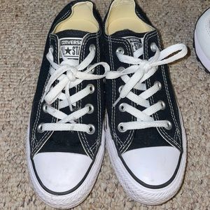 Black low top converse